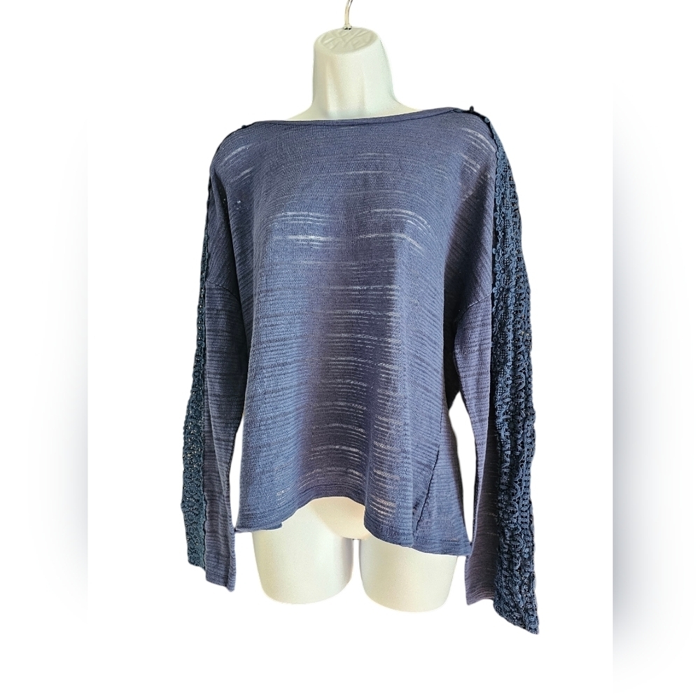 NWOT Attention size xl blue top lace